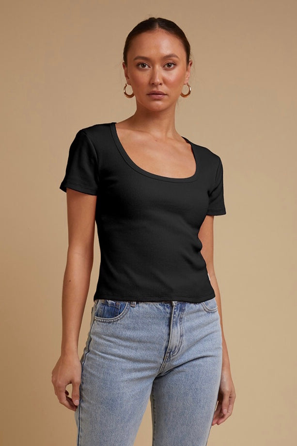 Hazel Tee Black Estrogen by the river