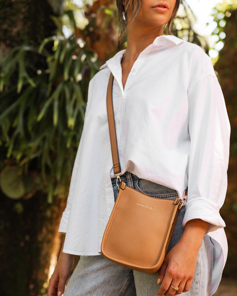 ~ LOUENHIDE Parker Phone Crossbody Bag - Camel
