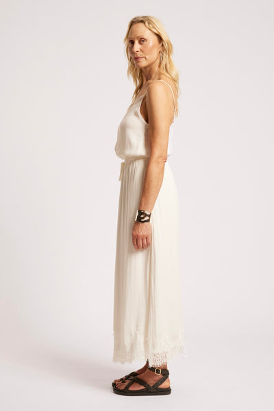 Drift Lace Skirt - White
