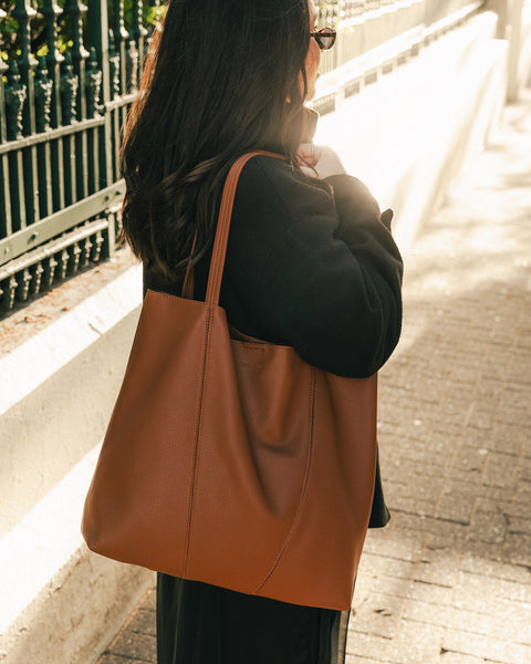 ~ LOUENHIDE Colby Tote Bag - Tan