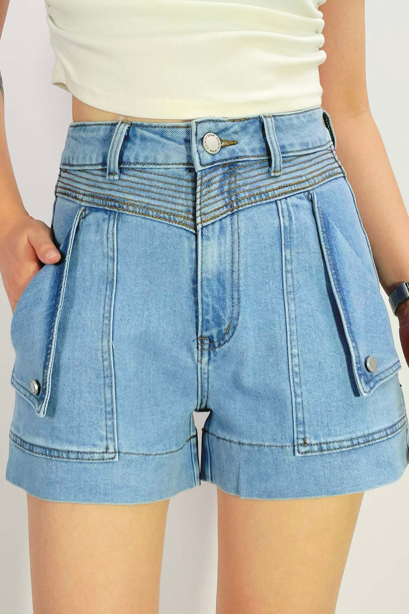 Abbie Grace Contrast Stitch Short - Light Blue Wash Denim