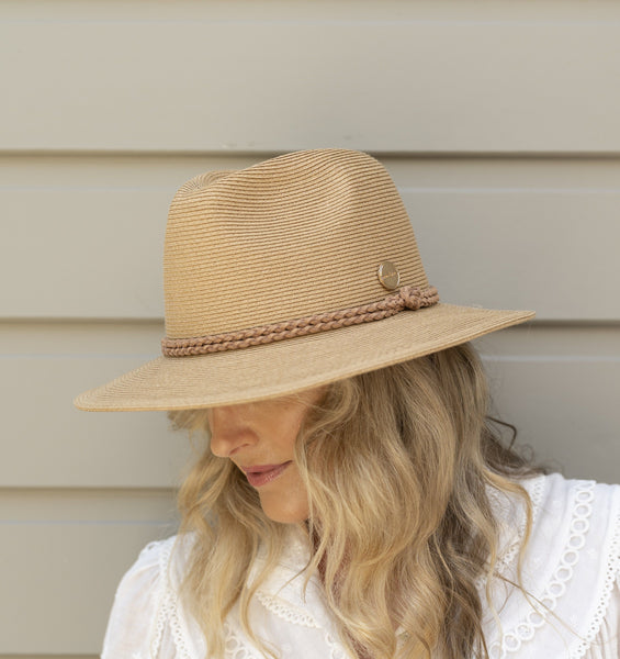 ~ Sundaise Rita Short Brim Panama - Caramel