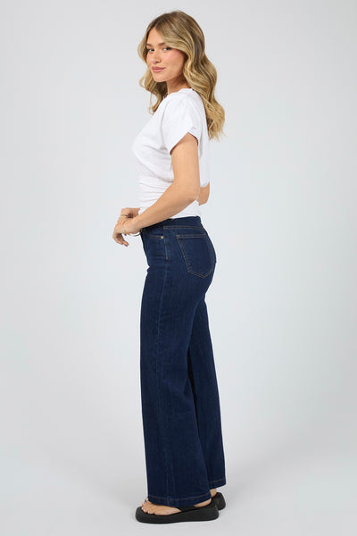 AAE Halle Tee - White