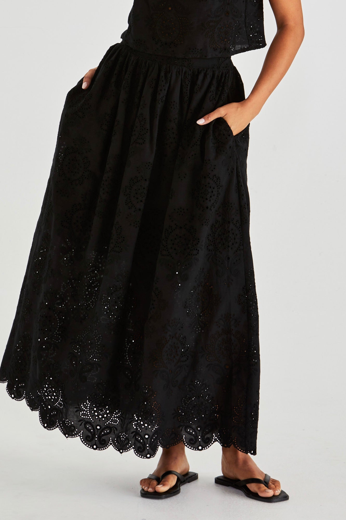 Ani Full Skirt - Black